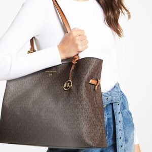 MICHAEL KORS LENOX SIGNATURE TOTE BAG